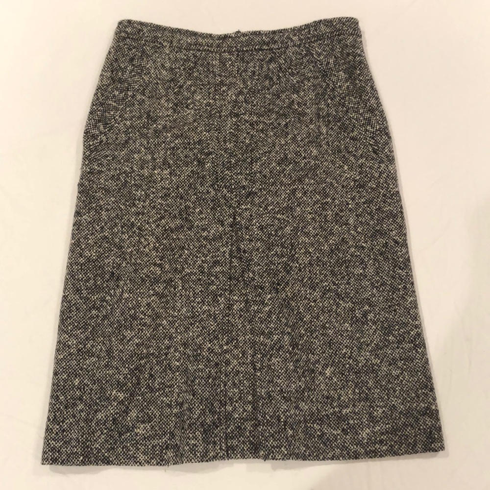 Thick Greyish/White Skirt w/ Front Pleat. US 6